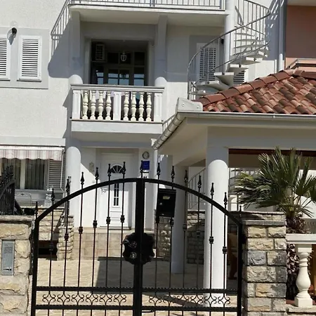 Belafuza In By Interhome زادار